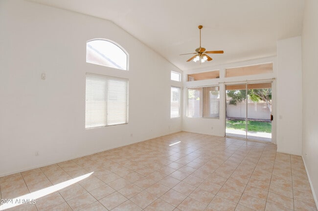 Building Photo - 1375 W Musket Way