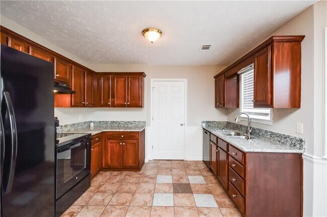 Building Photo - 300 Claremont Dr