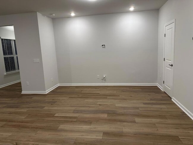 Building Photo - 1007 Blissful Waters St