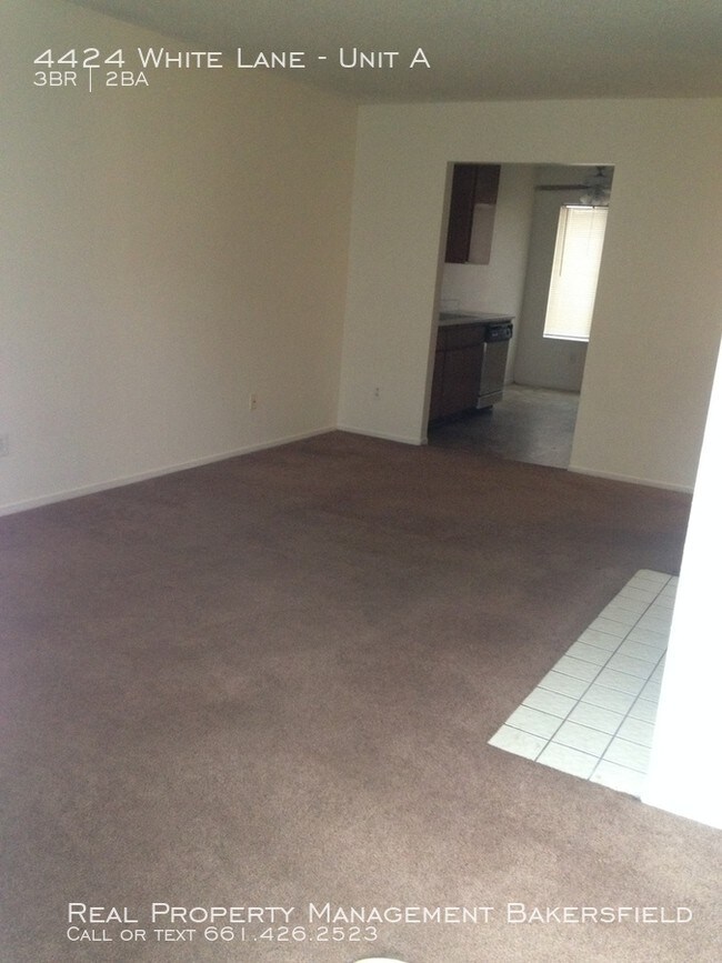 Building Photo - 4424 White Lane Unit A