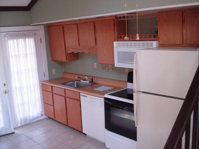 Building Photo - 202 Martin Ln