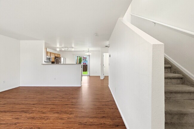 Foto del edificio - $1,995.95, 3-bed, 2.5 bath, located in Colorado Springs with a fenced backyard.