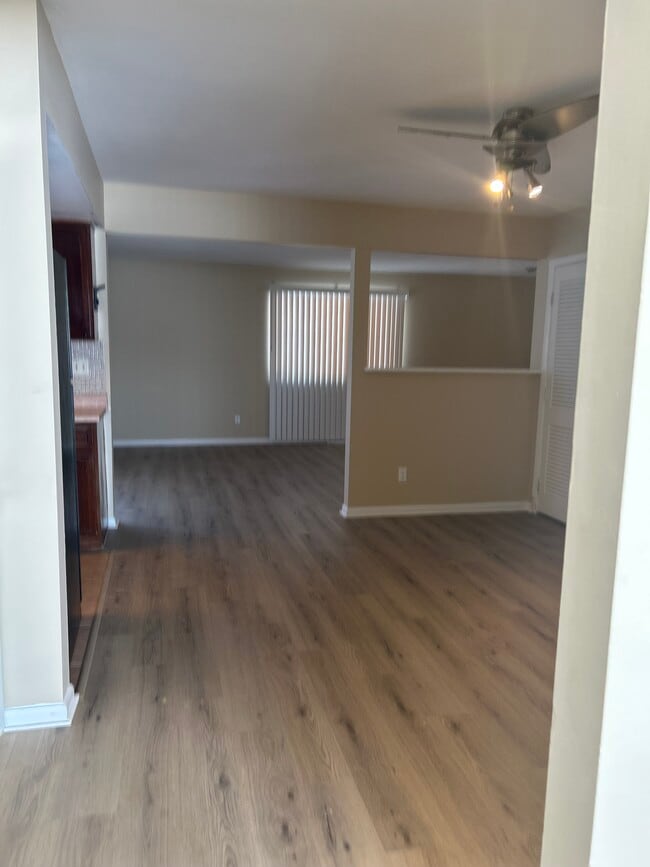 Comedor junto a la sala de estar - 5449 Bromwick Dr