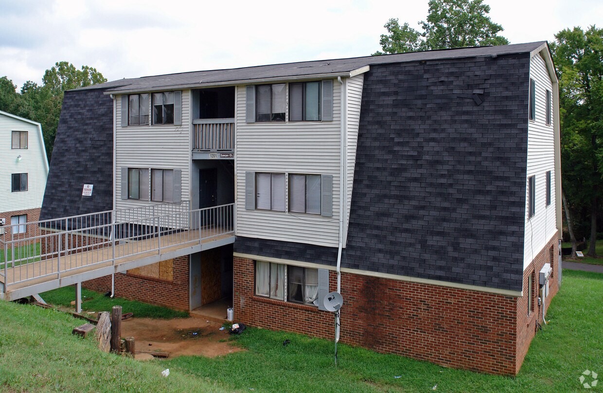 Building Photo - 1201 Sawyer Rd