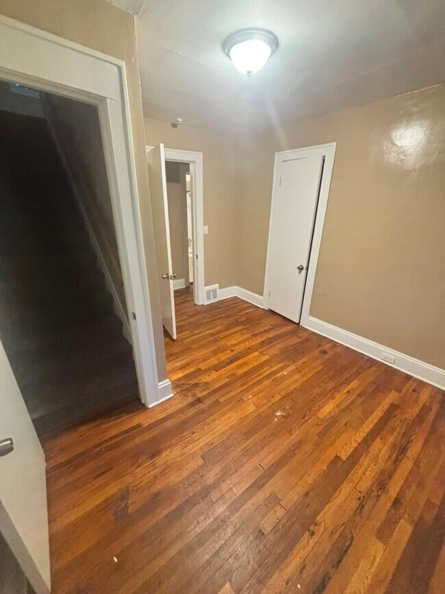 Foto del edificio - 8610 Jeffries Ave