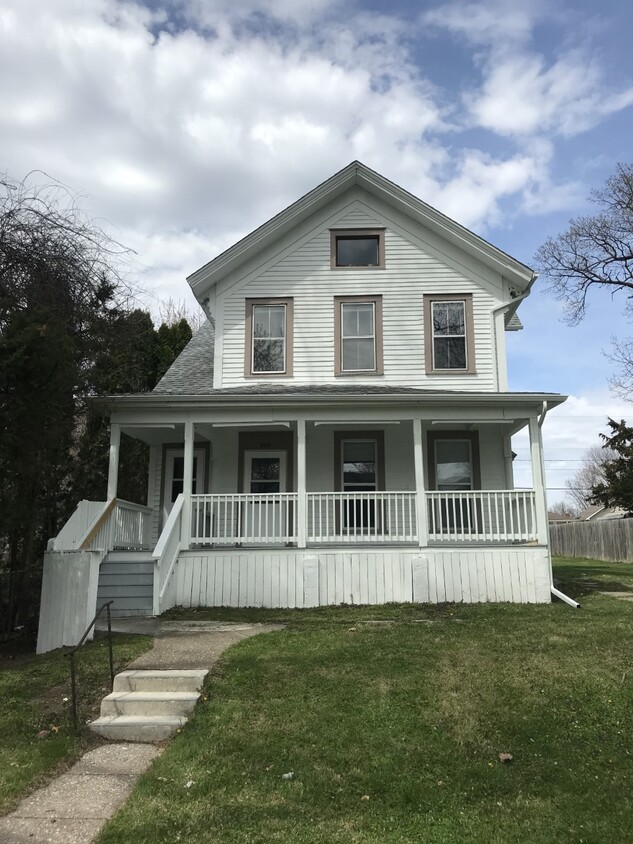 Primary Photo - 930 E 13th St