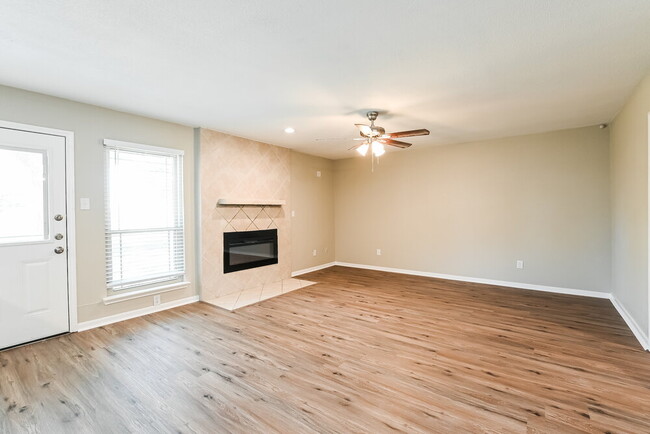 Foto del edificio - 2511 Owens Cross Dr
