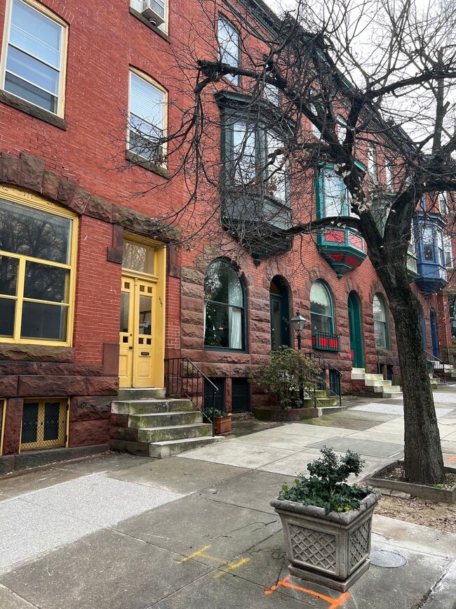 Building Photo - 607 Reservoir St