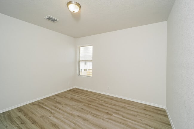 Building Photo - 5322 Freshwater Way