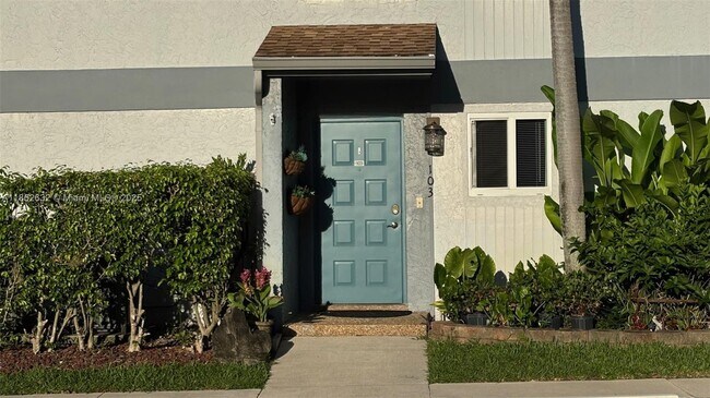 Foto del edificio - 2761 S Oakland Forest Dr