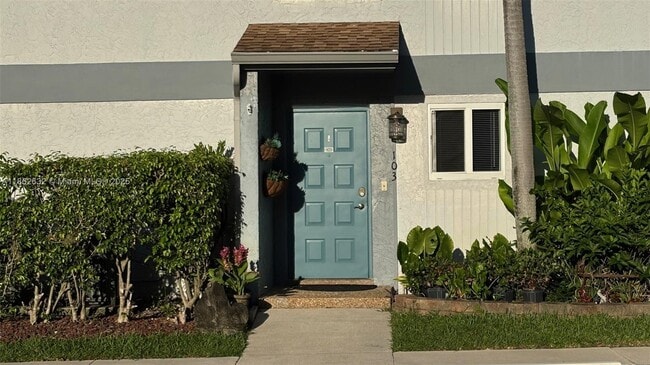 Building Photo - 2761 S Oakland Forest Dr