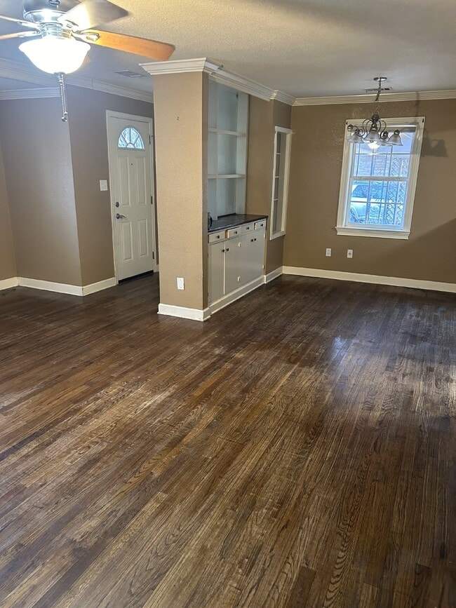 Building Photo - "Charming 3-Bedroom Retreat on Holly Street - Spacious 1,618 Sq Ft with 1.5 Baths in Jonesboro!"