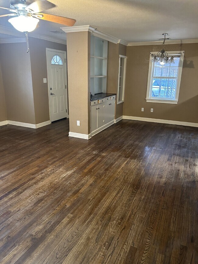 Foto del edificio - "Charming 3-Bedroom Retreat on Holly Street - Spacious 1,618 Sq Ft with 1.5 Baths in Jonesboro!"