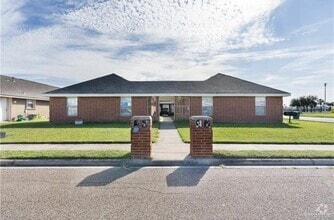 Building Photo - 2100 N Paradise Dr