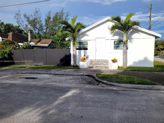 Foto del edificio - 5720 NE Miami Pl