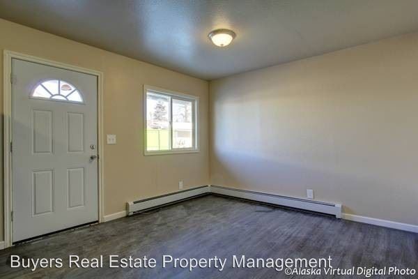 Building Photo - 717 N Flower St