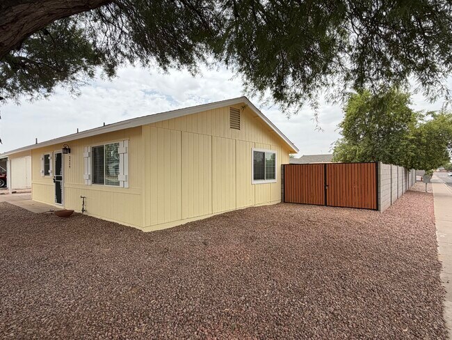Foto del edificio - 3439 W Peppertree Ln