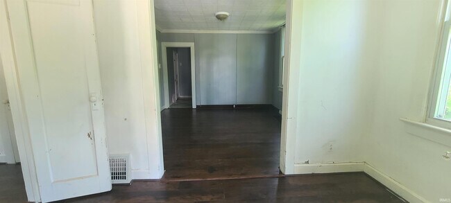 Building Photo - 516 S Bedford Ave