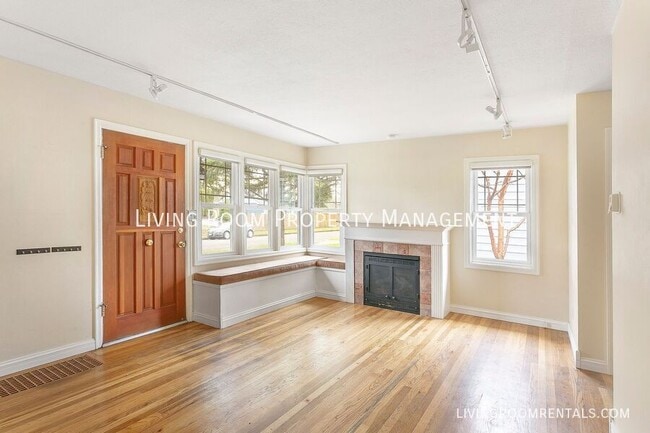 Building Photo - 3135 NE 86th Ave