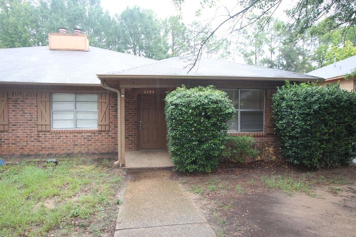 Foto principal - Adorable 3 Bedroom Duplex in Tyler Availab...