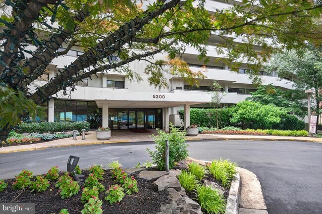 Building Photo - 5300 Columbia Pike