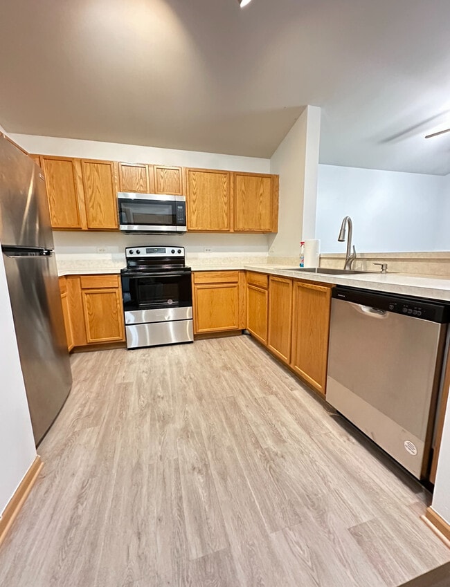 Foto del edificio - 2427 Silverstone Dr