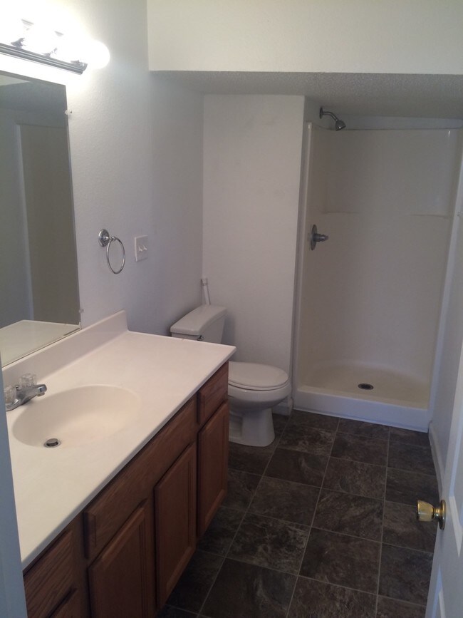 Bath - 1540 E Grand Ave