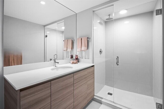 Foto del edificio - 121 NE 34th St
