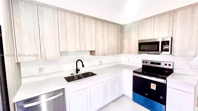 Foto del edificio - 6637 NW 178th Terrace