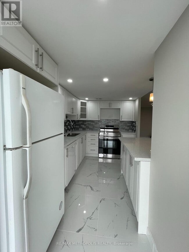 Building Photo - 350 Webb Dr