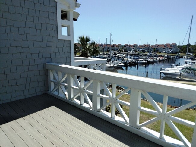 Foto del edificio - Harbor Front, 2 Bedroom, 2 Bath, Corner Unit at Mariners Pointe in Little River! Available Now!