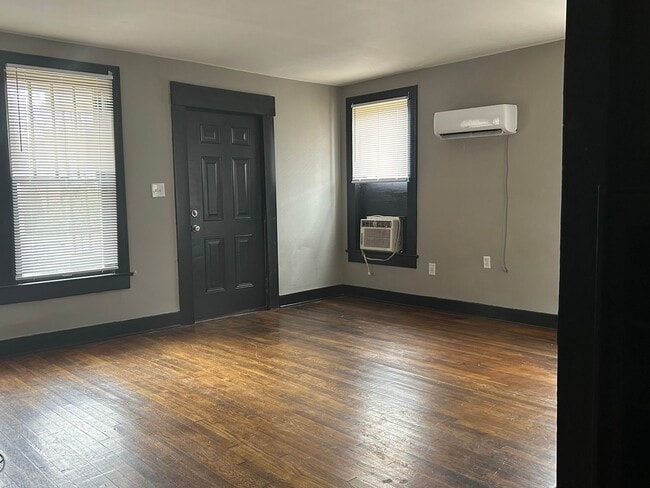 Foto del edificio - 1417 W 11th St