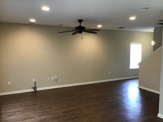 Building Photo - 2724 Creekfront Dr