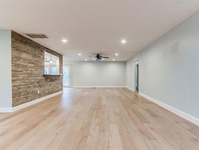 Foto del edificio - 1428 Cinderella Ave