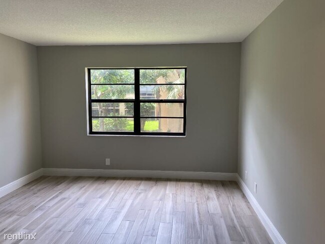 Building Photo - 4700 Lucerne Lakes Blvd
