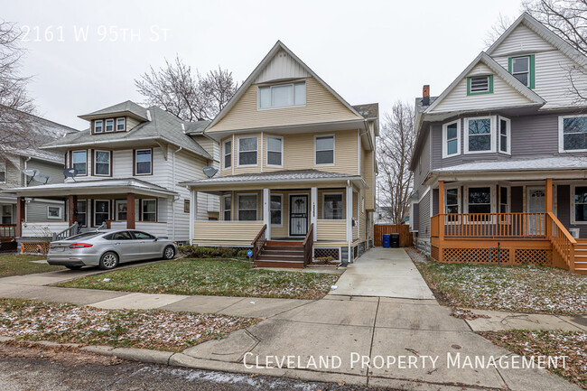 Building Photo - Fully Renovated West Side Home