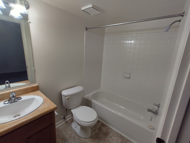 Building Photo - 600 Reusens Rd