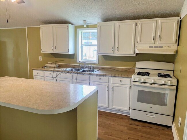 Building Photo - Affordable 2-Bed Home in Sulphur with Grea...