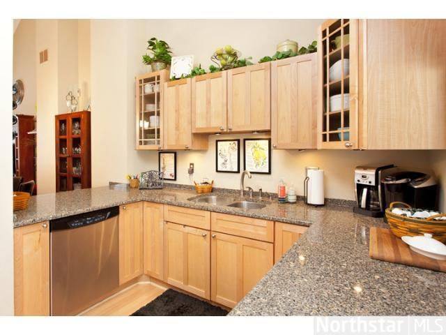 Hermosas cocinas renovadas - 3031 Lake Shore Dr