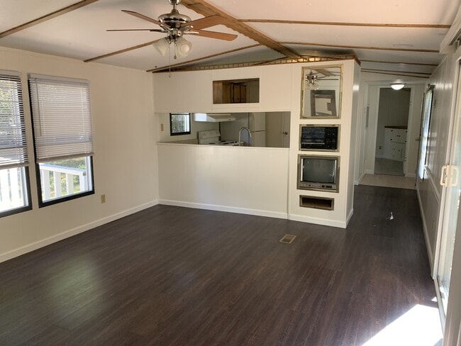 Photo - 111 Hunter Ct House