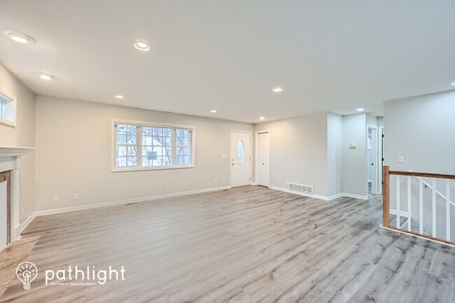 Building Photo - 601 Glenbrook Avenue North, Oakdale, MN, 5...