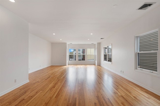 Building Photo - 378 5th St