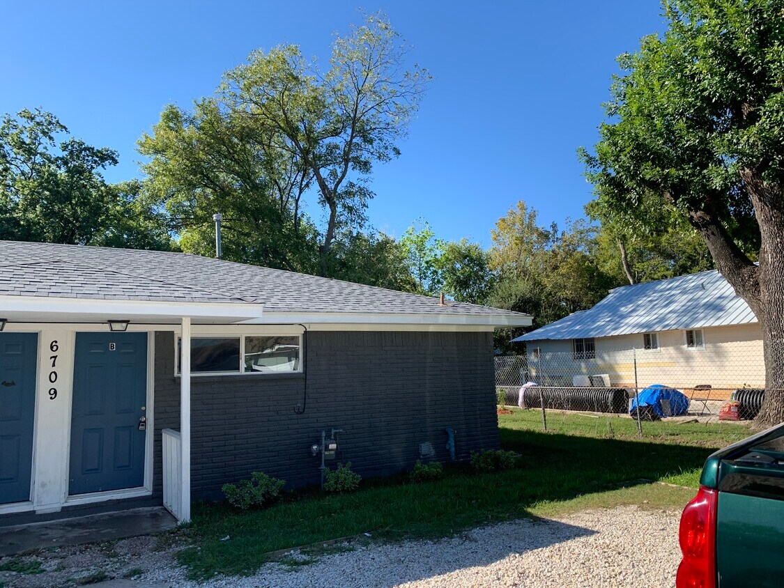 Foto principal - 6709 Sayers St