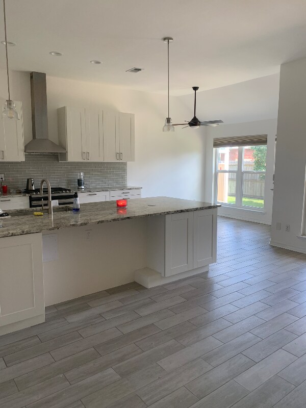 Foto del edificio - 409 Ridge Wood Cir