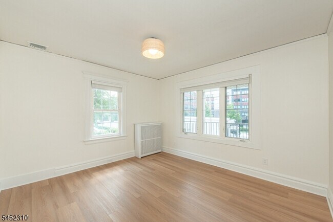 Foto del edificio - 160 Bloomfield Ave