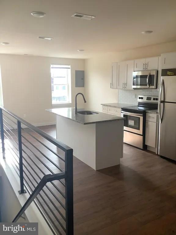 Foto principal - 5337 W Girard Ave