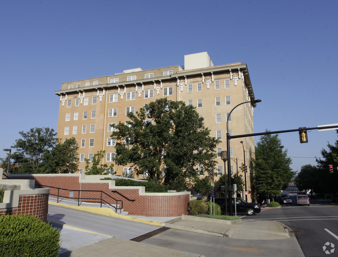 Foto del edificio - Greenville Summit Apartments