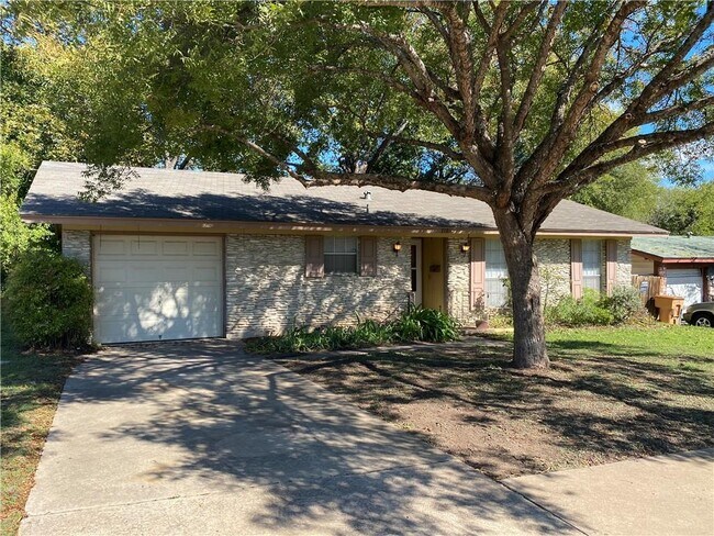 Building Photo - 1108 Colony N Dr