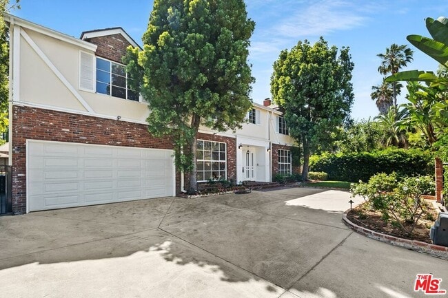 Building Photo - 517 Elm Dr