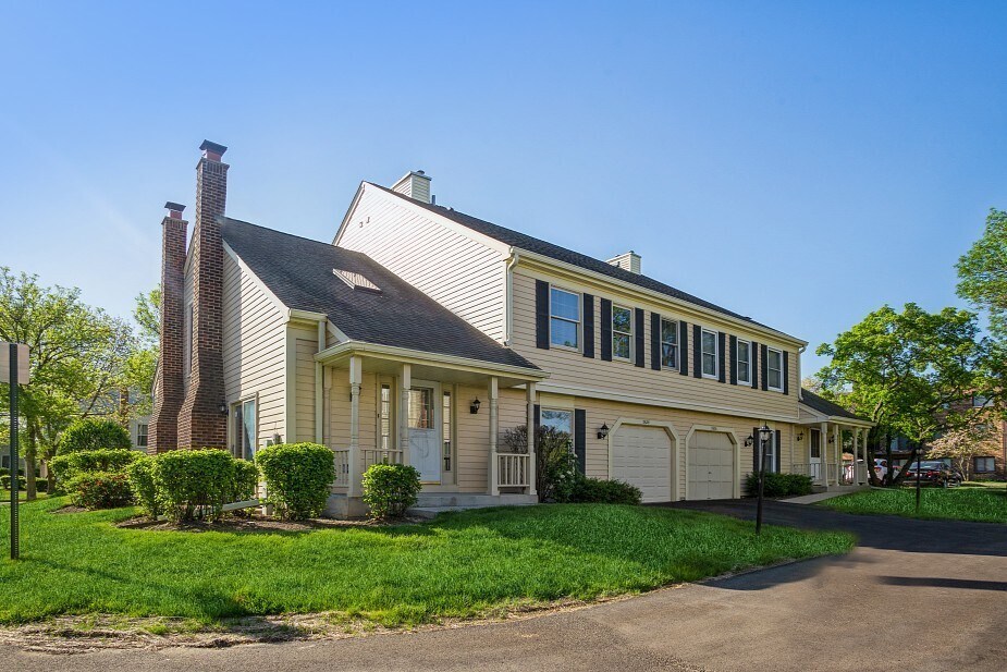 Primary Photo - 2628 College Hill Cir